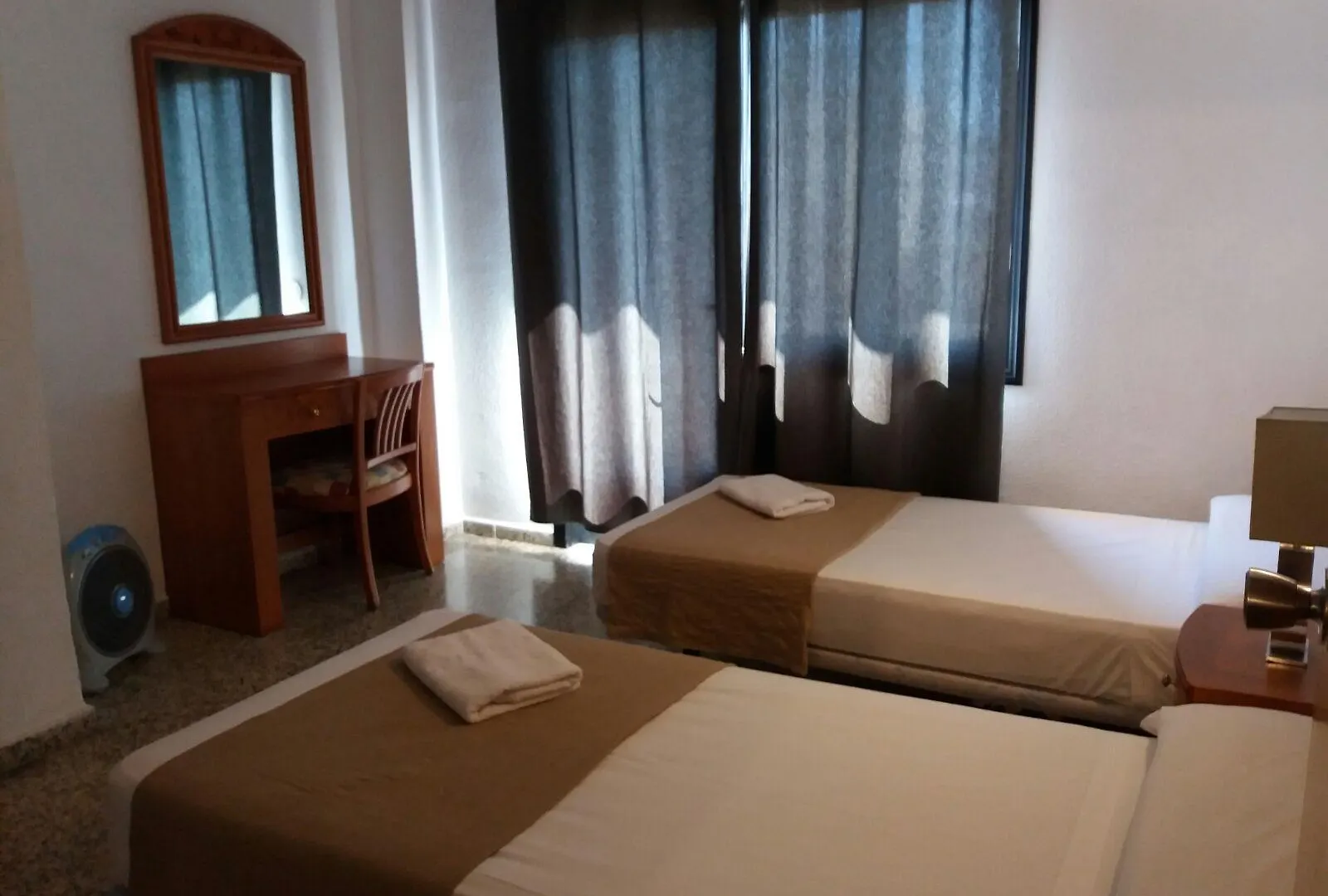 Hostal Tierramar El Arenal 0*,